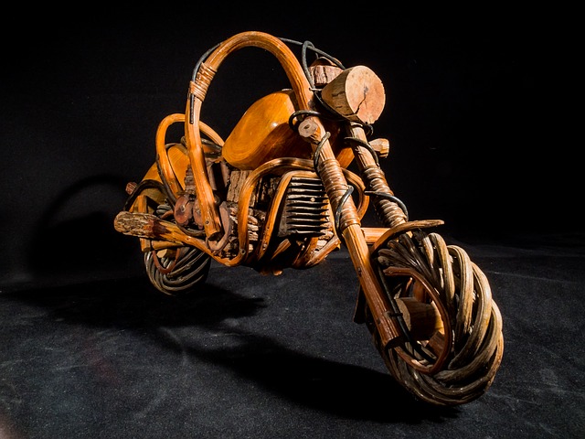 dřevěná motorka